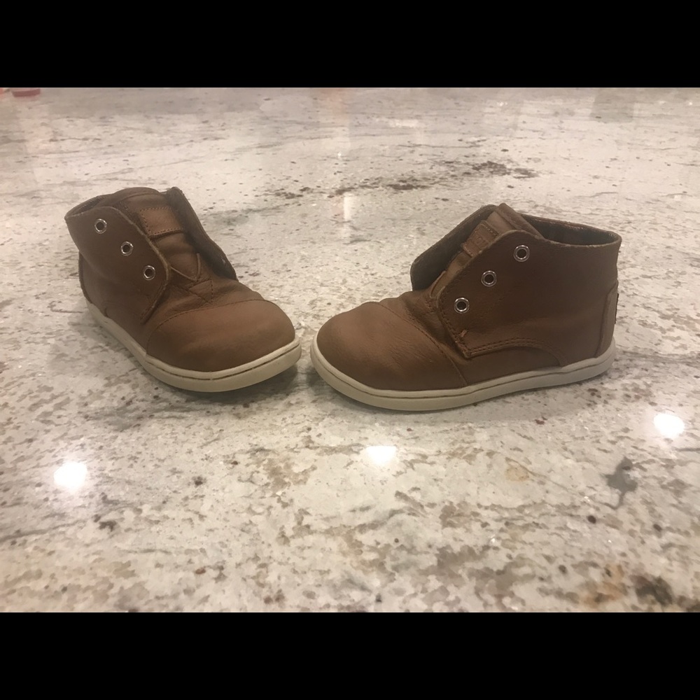 Toms 8c brown velcro boots!Versatile!Perfect!! EUC